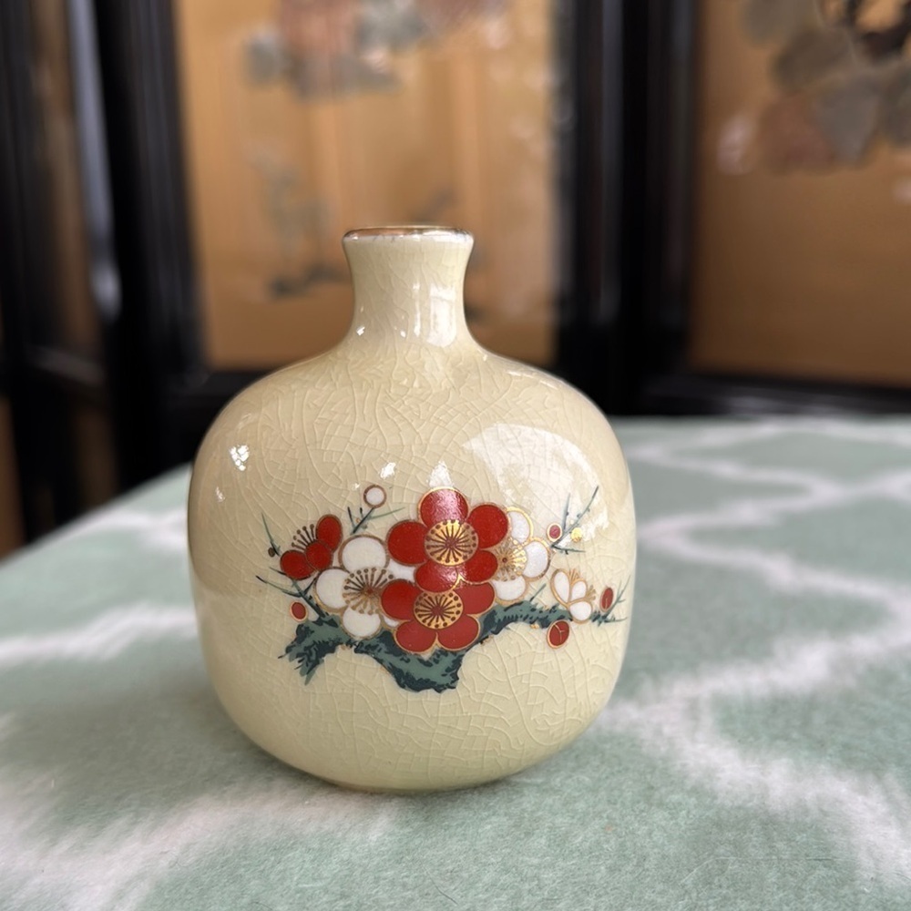 Vintage Japan Satsuma crackle porcelain bud Vase miniature 3.5” - cream red